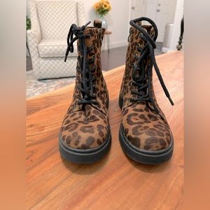 Xappeal two tonewomen leopard print combat boots SIZE 9